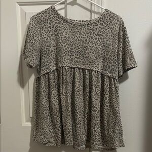Gray and White Tiered Short Sleeve Blouse